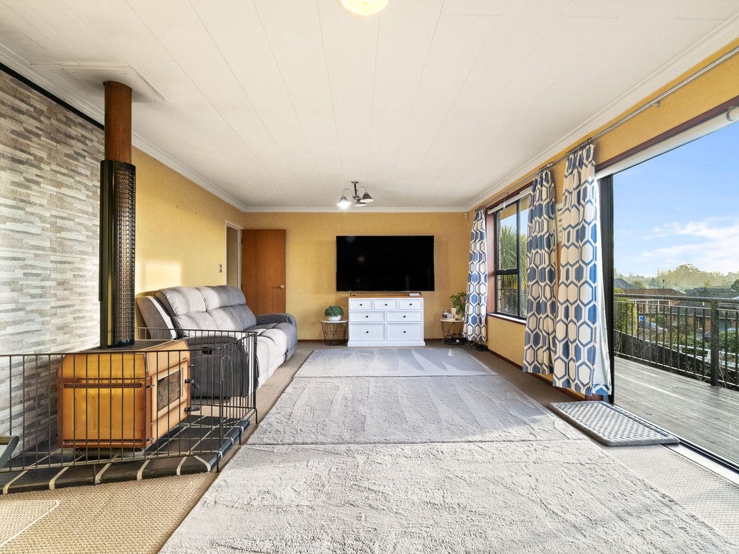 2 Leith Street, Kinmont Park, Mosgiel - Carousel 2