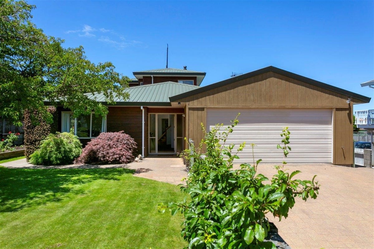 10 Golders Place, Richmond Heights, Taupo - Carousel 1