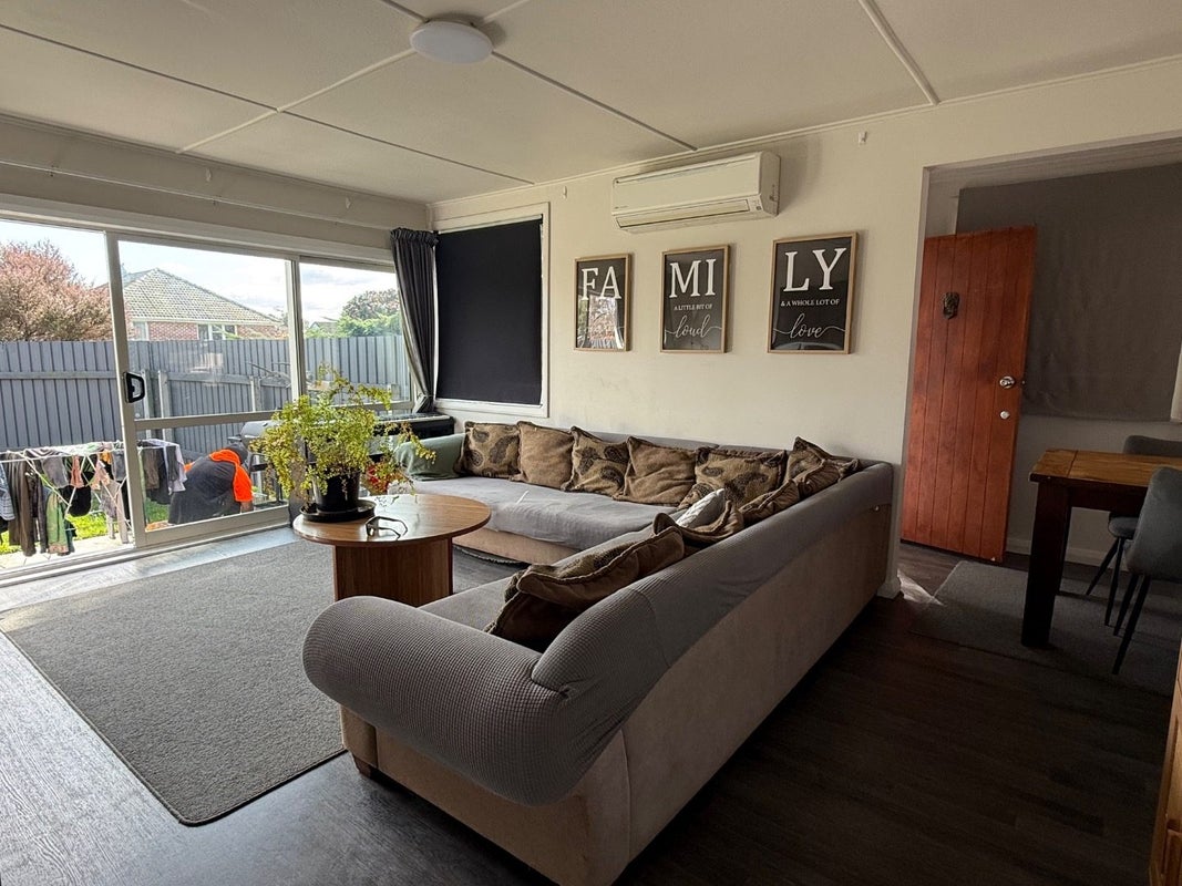 1011 Sussex Street, Mayfair, Hastings - Carousel 1