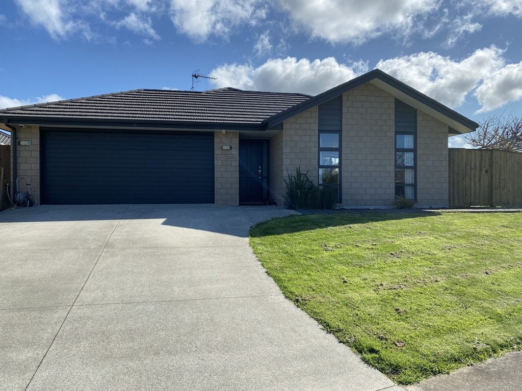 21 Fletcher Lane, Patumahoe, Pukekohe - Carousel 1