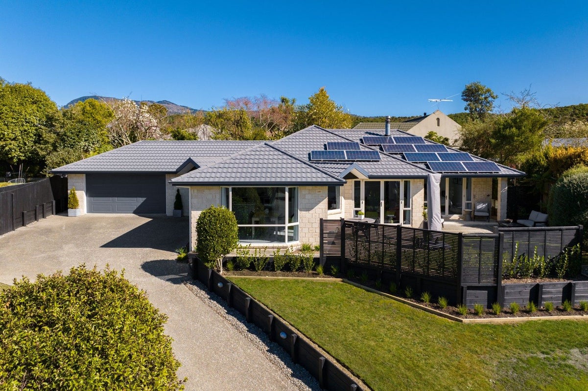 8 Whitby Close, Waikawa, Picton - Carousel 1