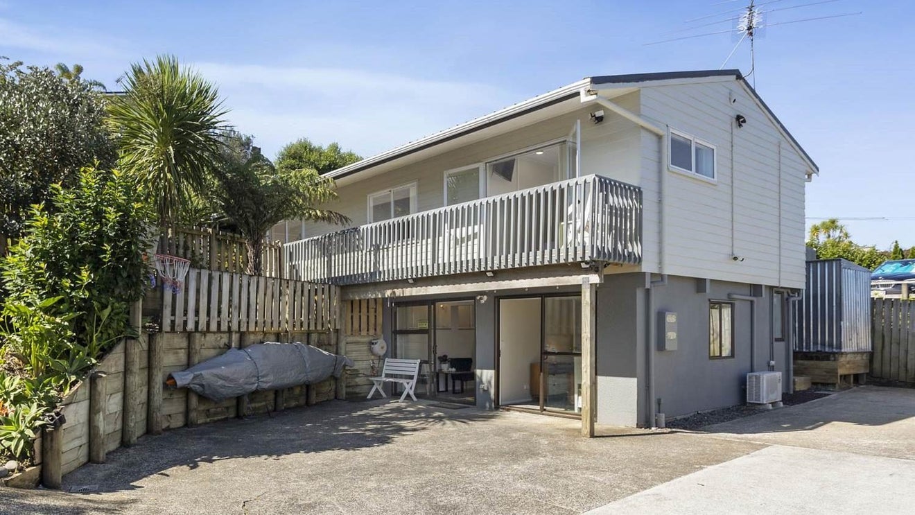 2/0 Eskdale Road, Birkenhead, Auckland - Carousel 1