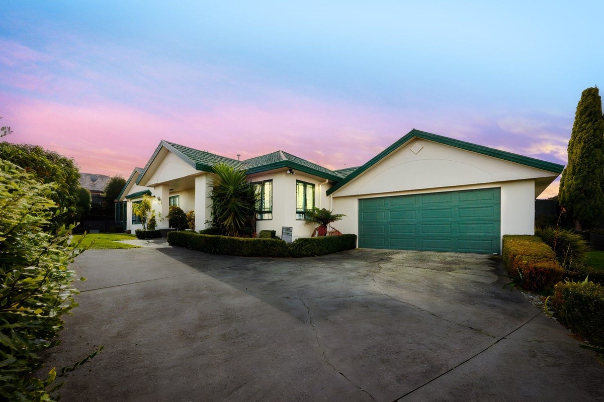 19 Logan Way, Kelvin Grove, Palmerston North - Carousel 1