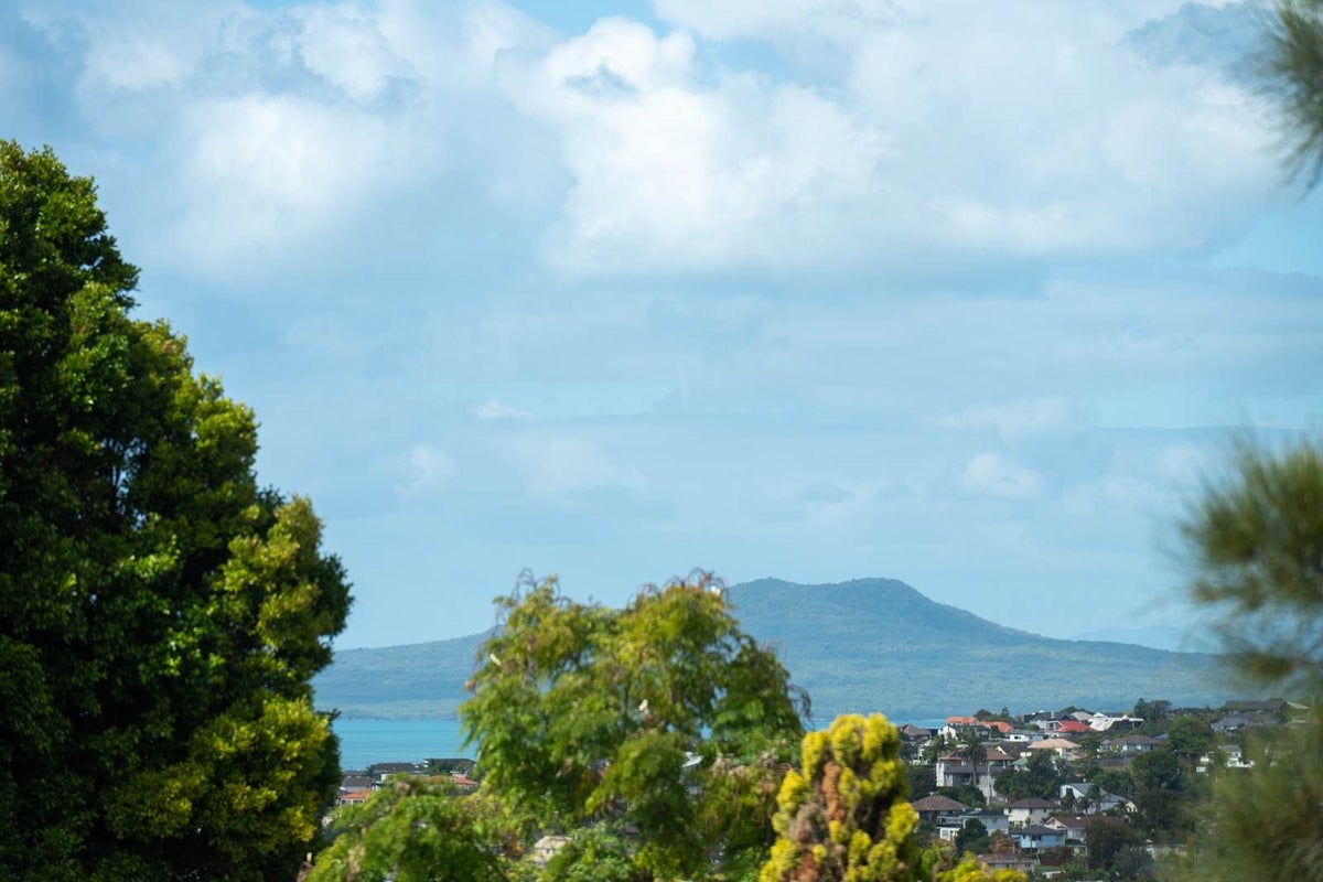 1/7 Deverell Place, Northcross, Auckland - Carousel 2