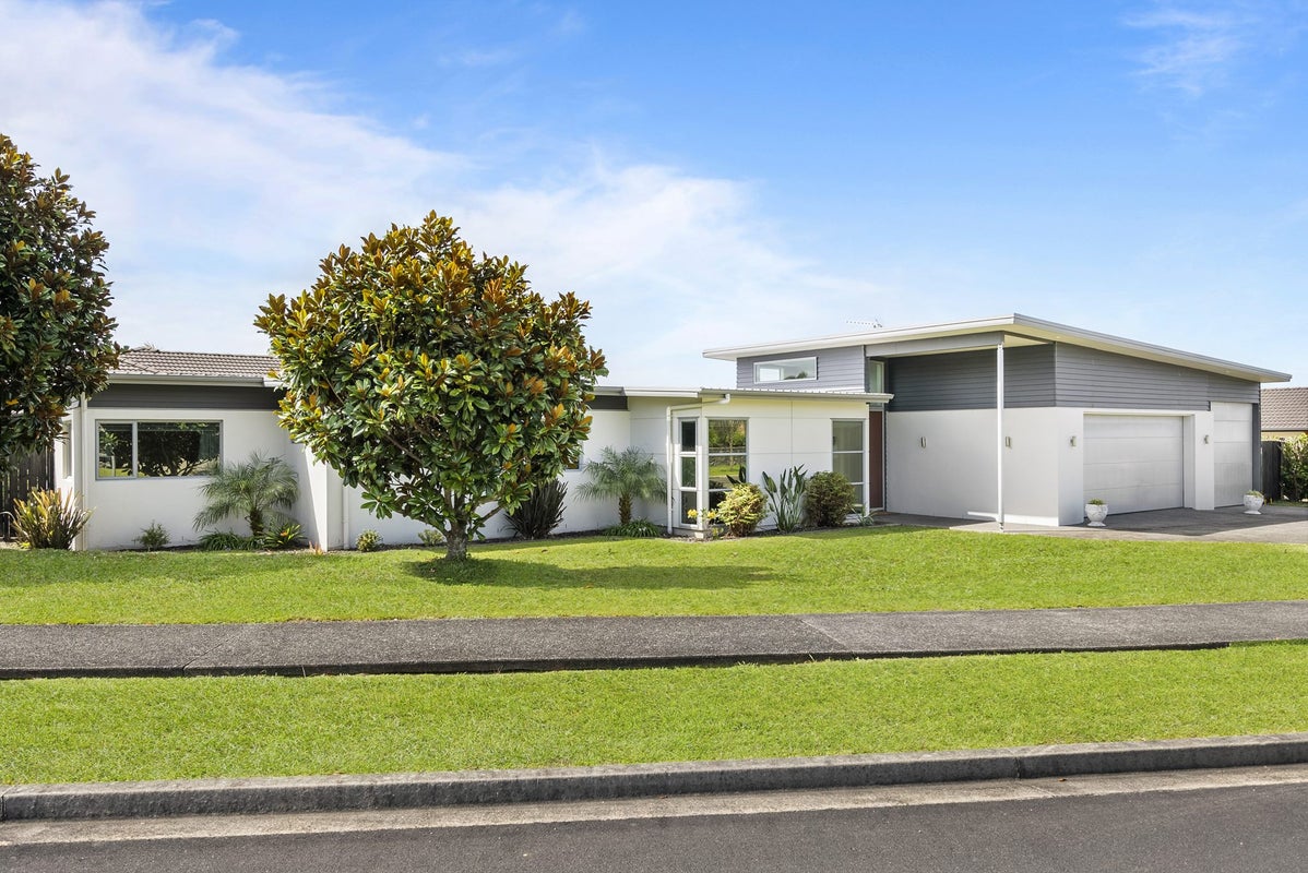 9 Columbia Crescent, Beachlands, Auckland - Carousel 1