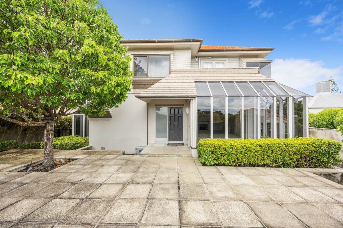 4 Fenton Circus, Orakei, Auckland - Carousel 1