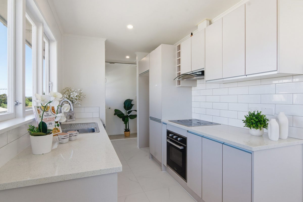 1/862 East Coast Road, Northcross, Auckland - Carousel 2