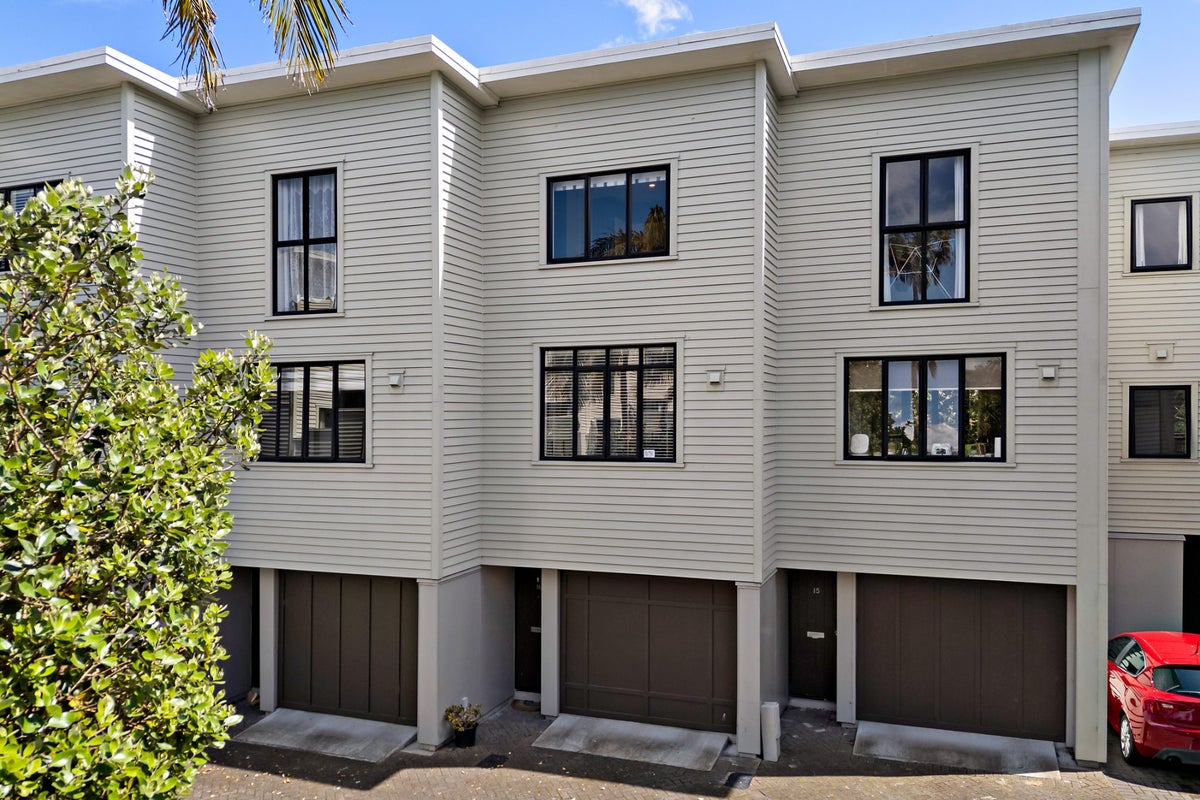 16/17 Lyon avenue, St Lukes, Auckland - Carousel 1