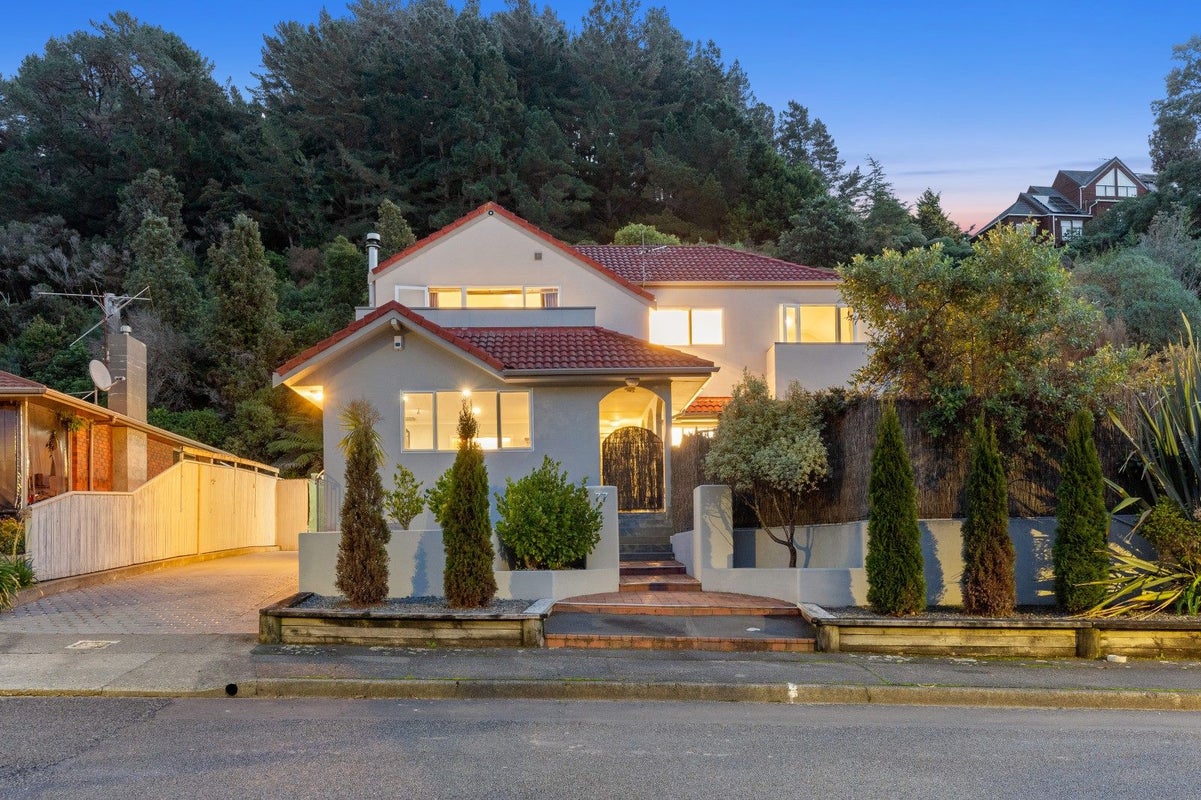 77 Sunbrae Drive, Silverstream, Upper Hutt - Carousel 2