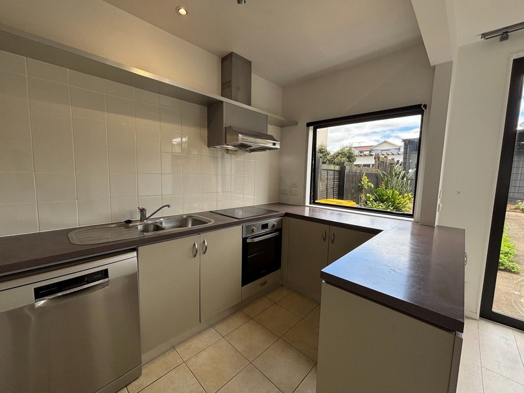 19 Kirikiri Lane, East Tamaki, Auckland - Carousel 2