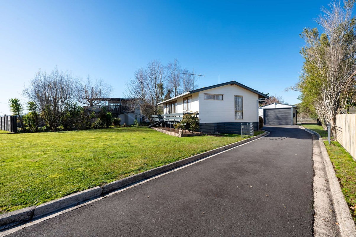 2 Cooper Avenue, Holdens Bay, Rotorua - Carousel 1