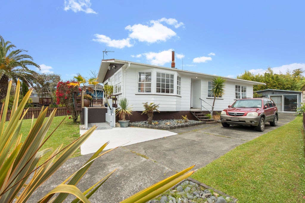 25 Larissa Avenue, Henderson, Auckland - Carousel 2