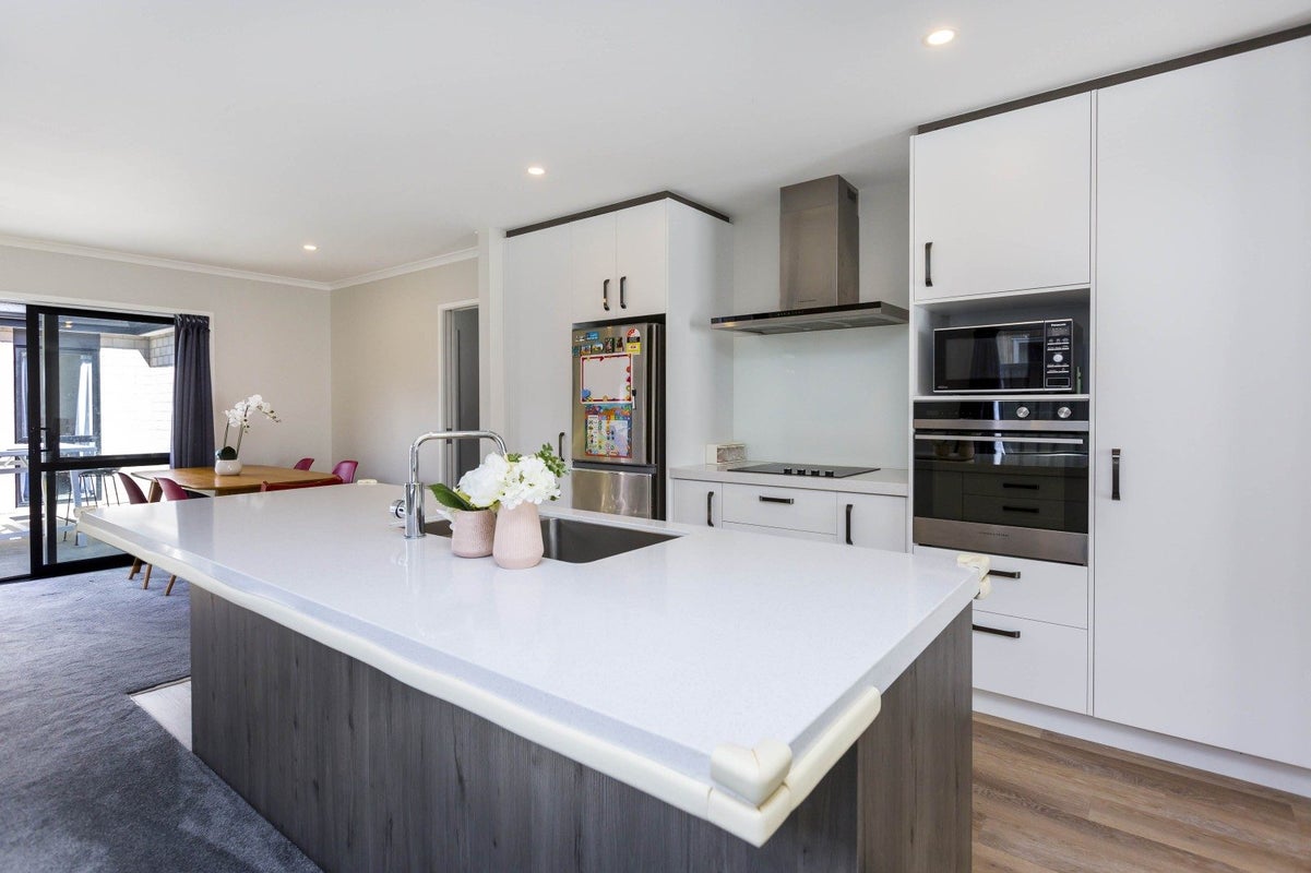 13 Te Kaeaea Crescent, Wallaceville, Upper Hutt - Carousel 1