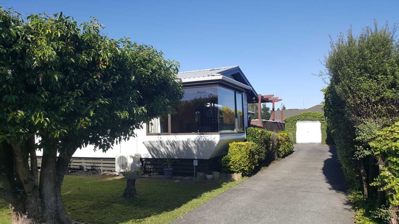 55 Gilbass Avenue, Hamilton Lake, Hamilton - Carousel 1