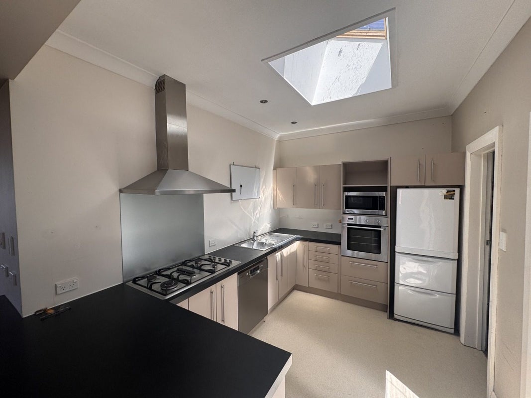 24 Highbury Crescent, Highbury, Wellington - Carousel 2