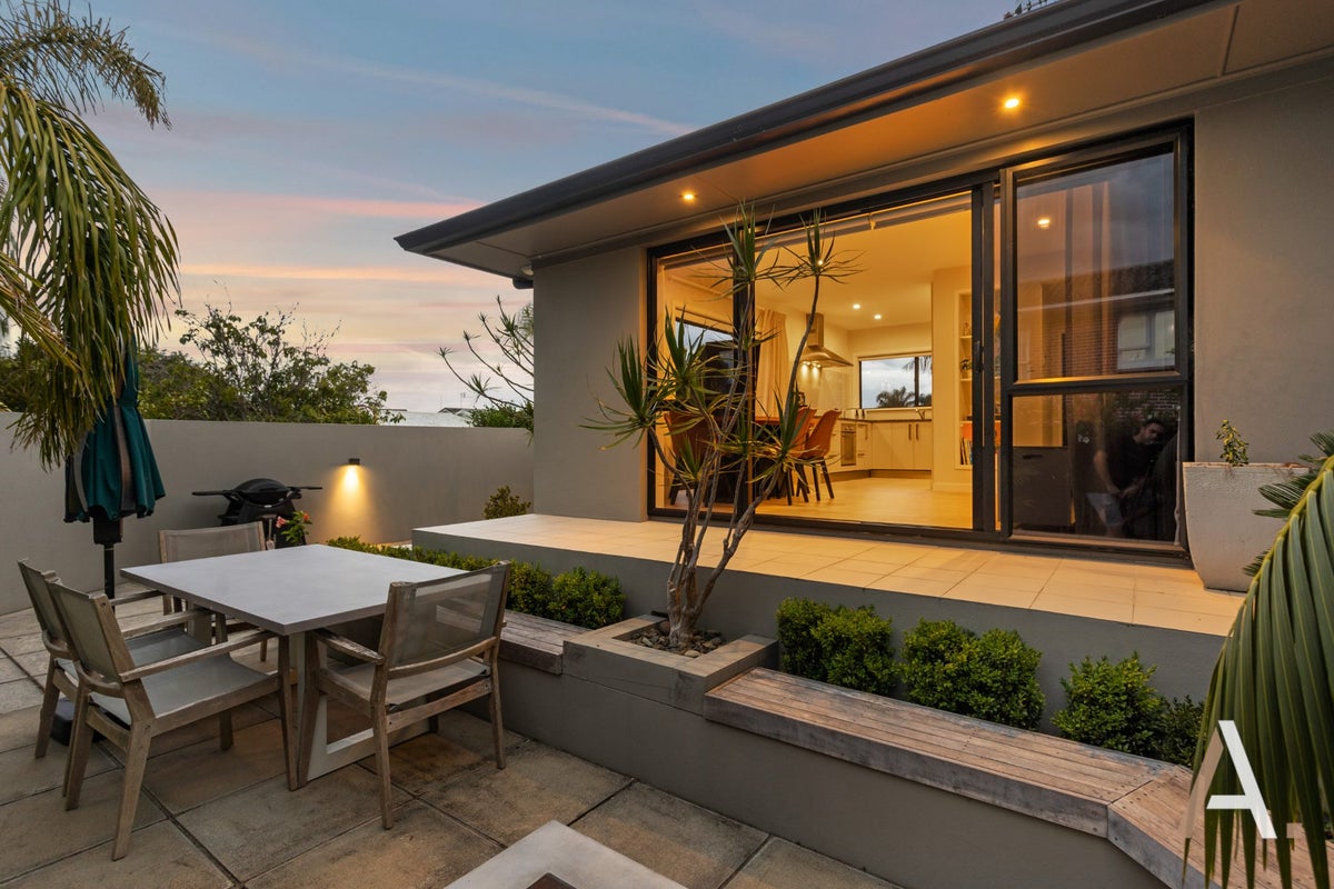 15A Thatcher Street, Mission Bay, Auckland - Carousel 2