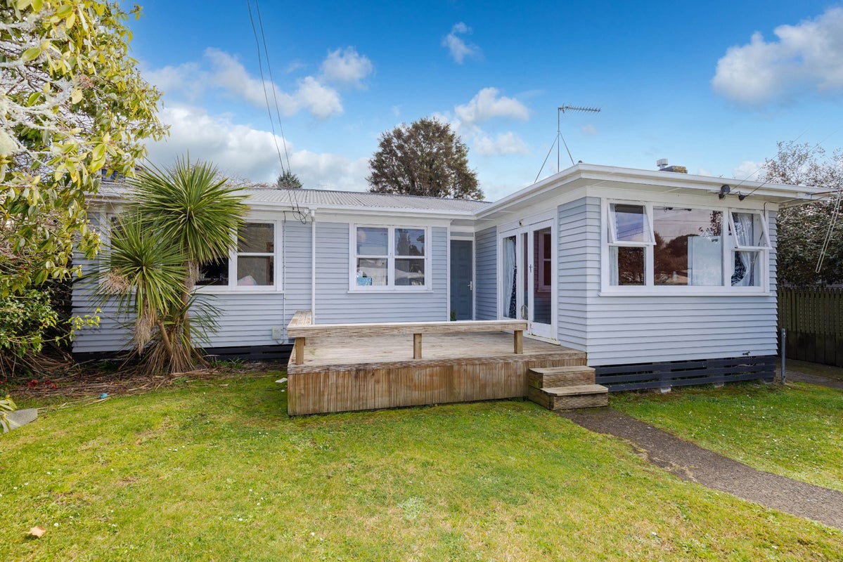 24 Manapouri Place, Glenview, Hamilton - Carousel 2