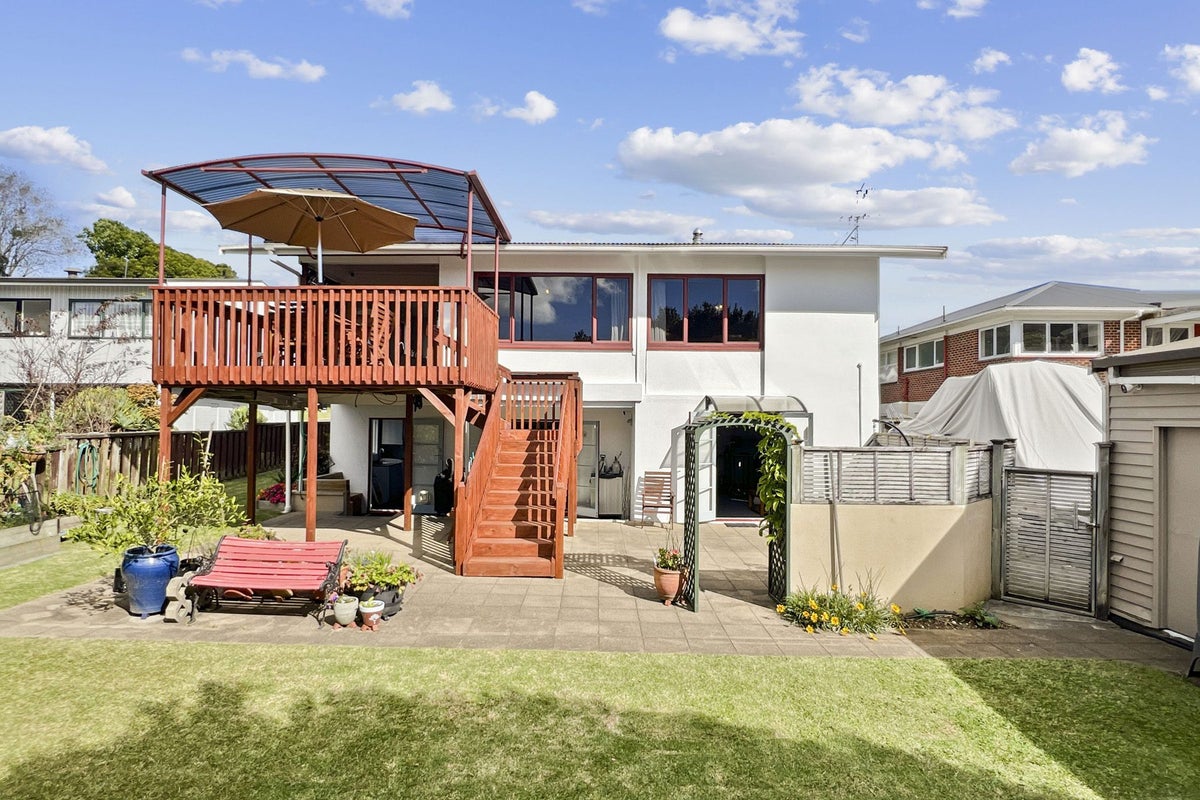 12 Frank Place, Hillpark, Auckland - Carousel 1