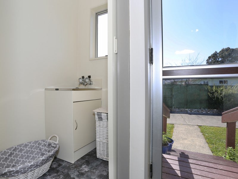 2 Halleys Court, Feilding, Feilding - Carousel 13