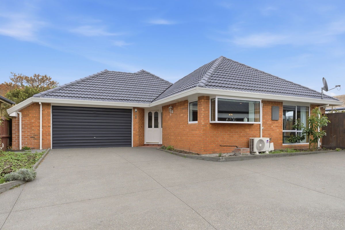 7 Broadfell Avenue, Avonhead, Christchurch - Carousel 1