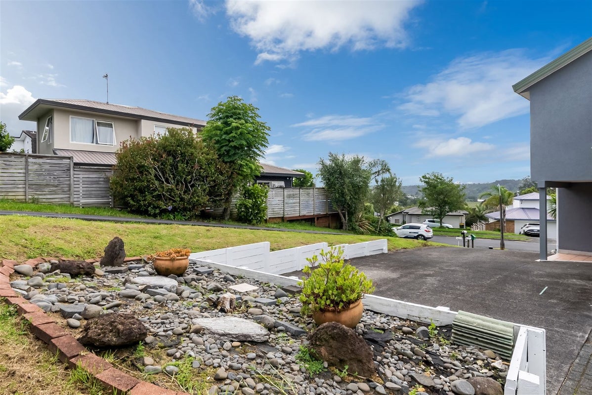 13 Redfern Lane, Glenfield, Auckland - Carousel 2