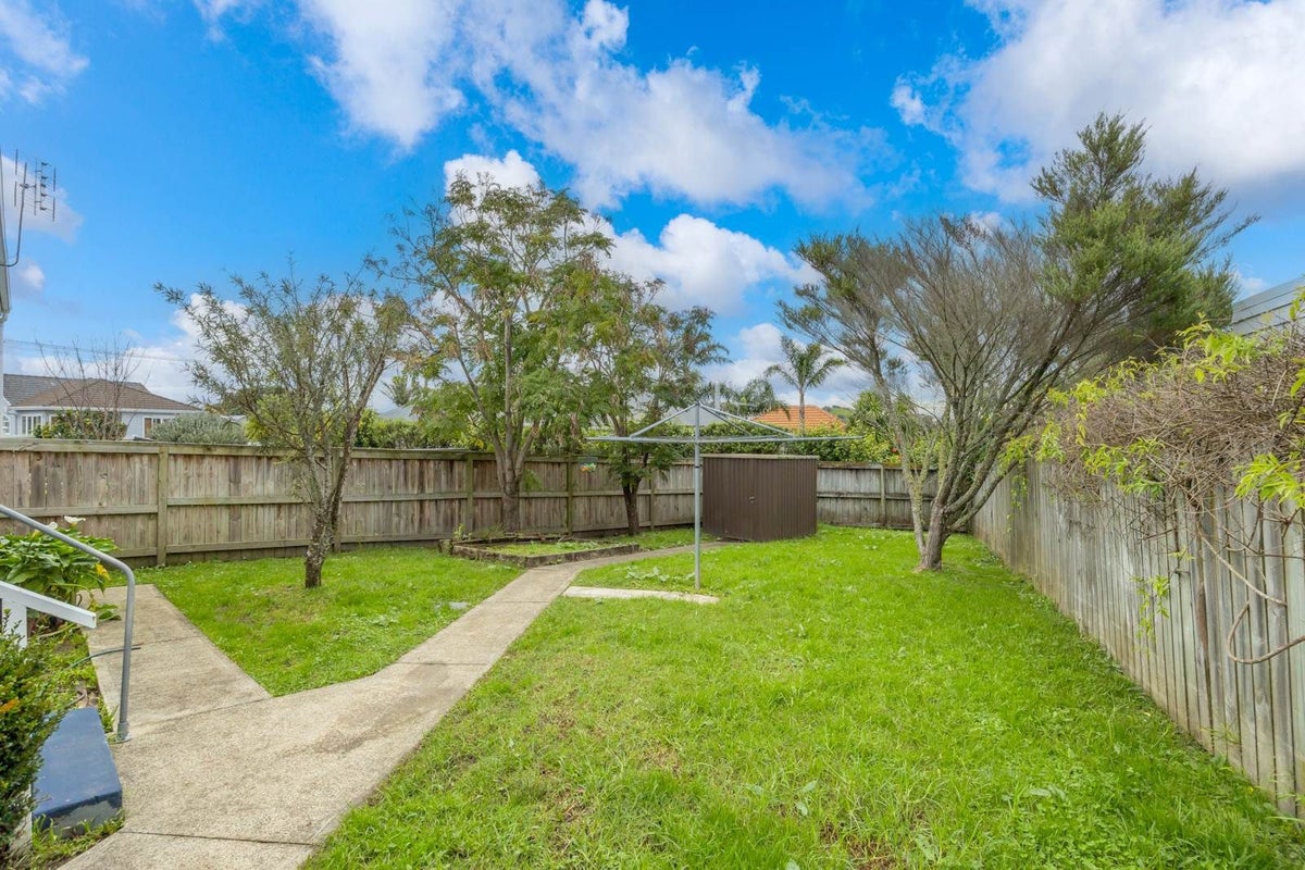 57 Old Lake Road, Narrow Neck, Auckland - Carousel 2