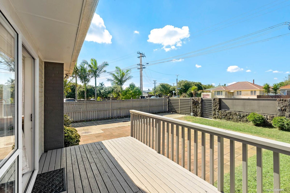 39 Morningside Drive, Mount Albert, Auckland - Carousel 2