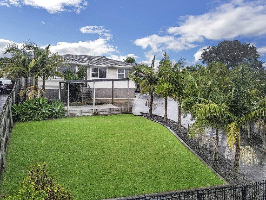 13 Barnfield Place, Glendene, Auckland - Carousel 1