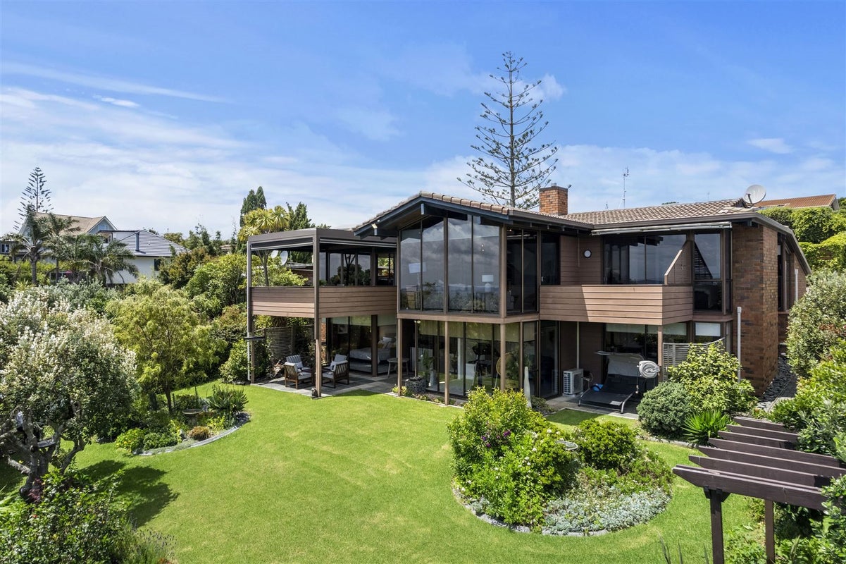 60 Pacific Parade, Army Bay, Whangaparaoa - Carousel 1