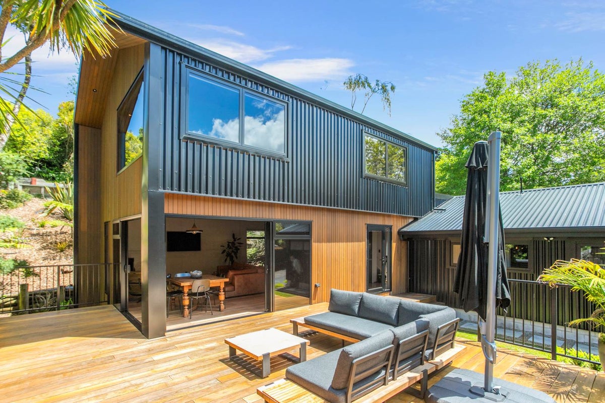 43A West Lynn Road, Titirangi, Auckland - Carousel 1