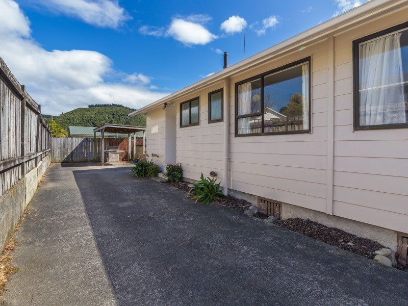 2/4 GARNET GR, BIRCHVILLE, UPPER HUTT - Carousel 2