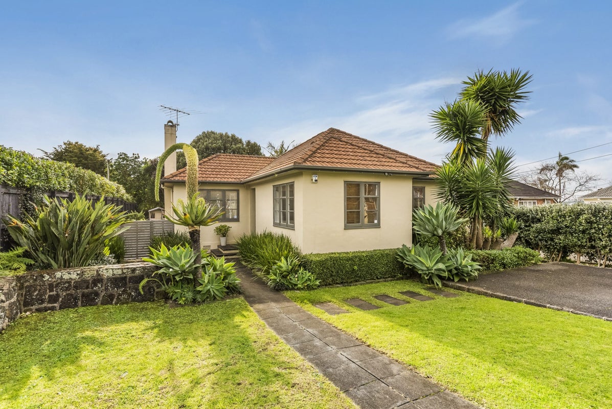 9 Cadman Avenue, Greenlane, Auckland - Carousel 1