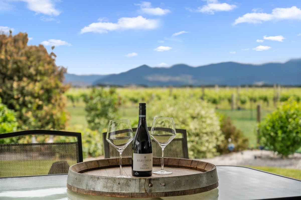 445 Dillons Point Road, Blenheim - Carousel 1