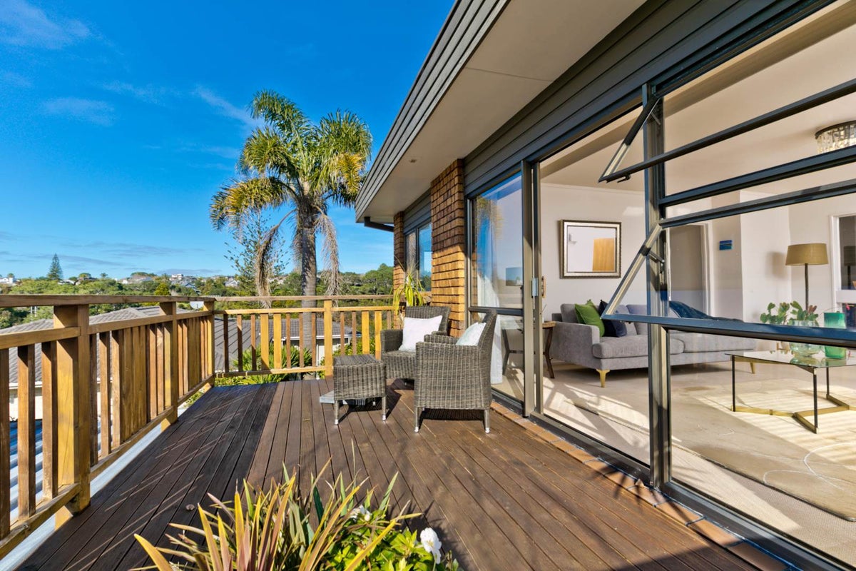2/7 Sandford Street, Campbells Bay, Auckland - Carousel 1