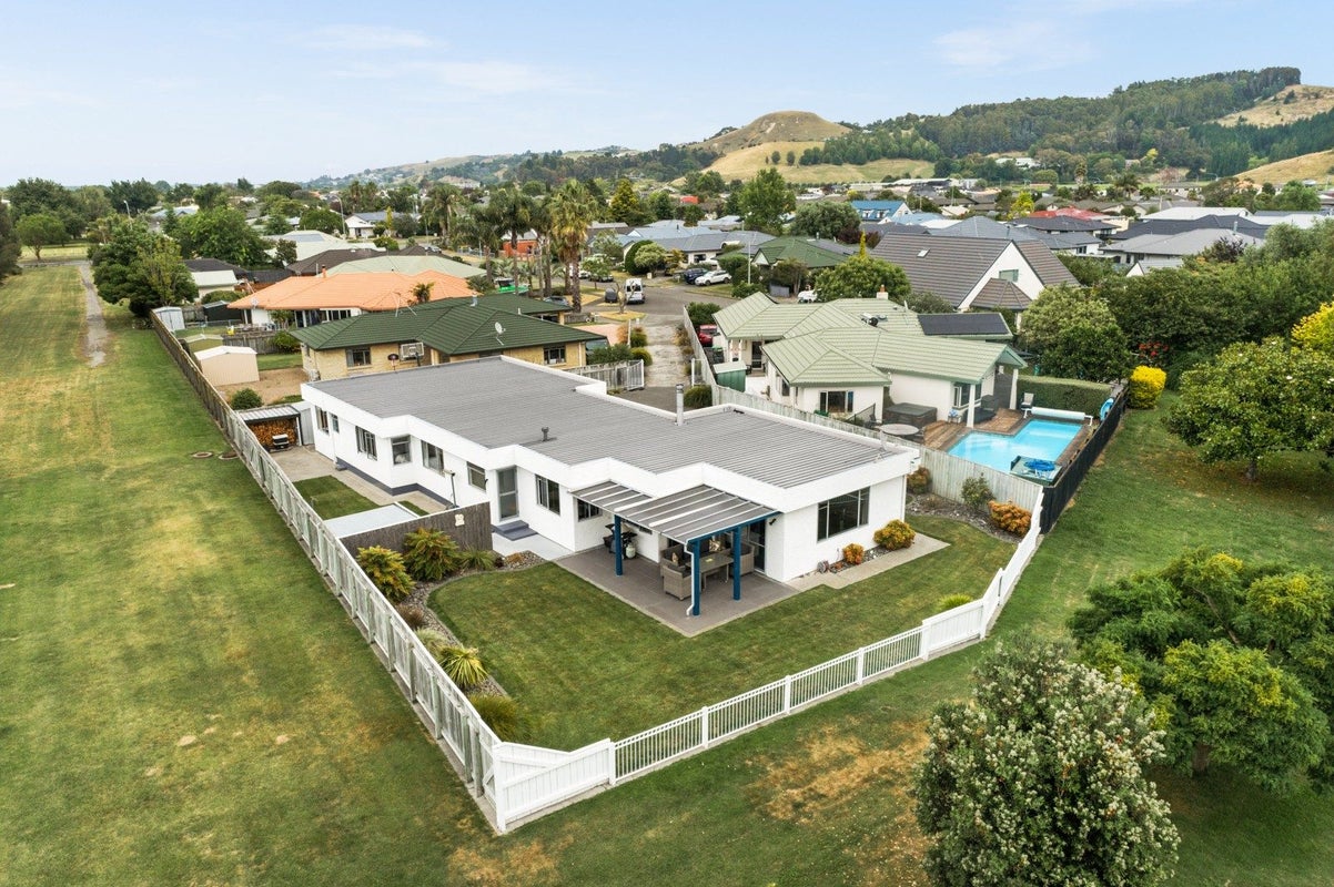 16 Jacaranda Place, Greenmeadows, Napier - Carousel 1