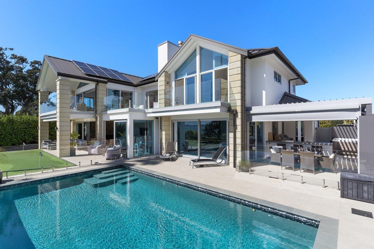 40 Oceania Place, Mellons Bay, Auckland - Carousel 1