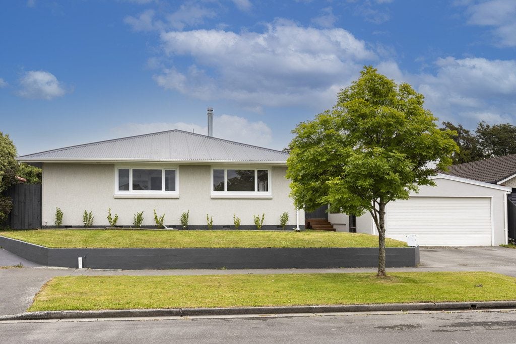 30 Shannon Place, Belfast, Christchurch - Carousel 1