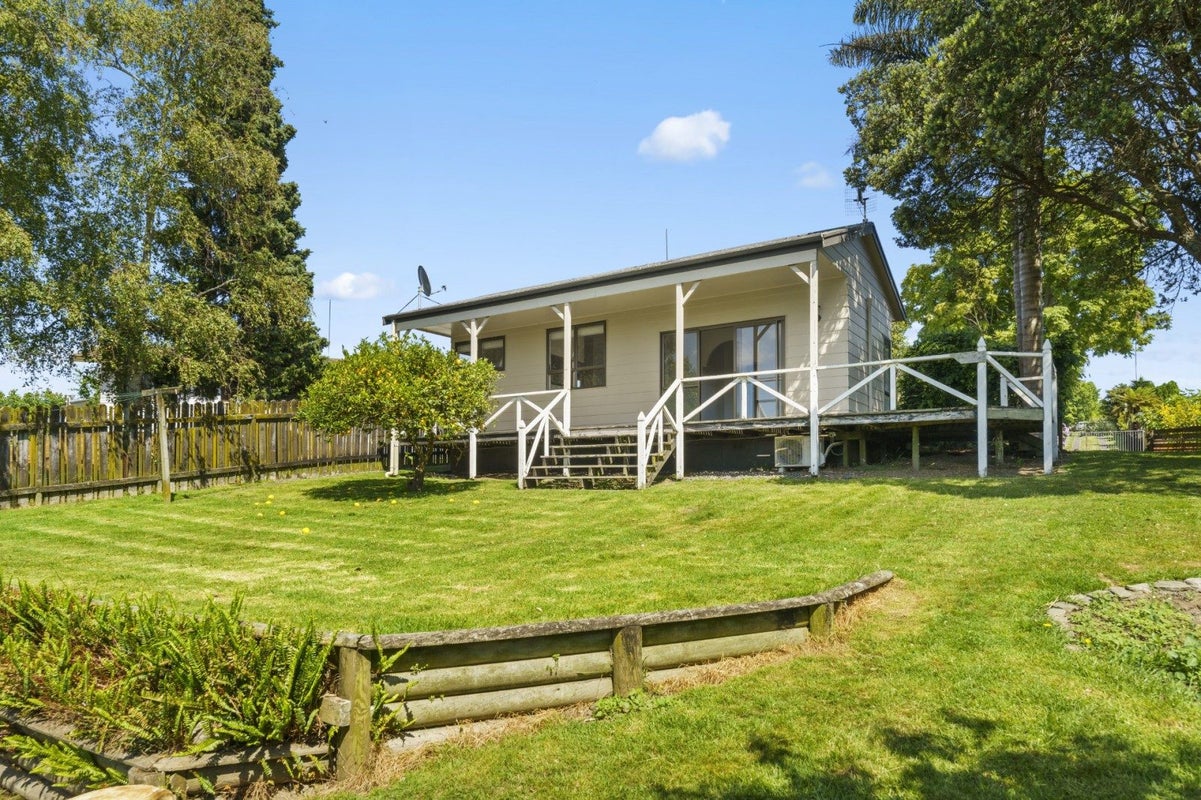 34 Cambridge Road, Judea, Tauranga - Carousel 1