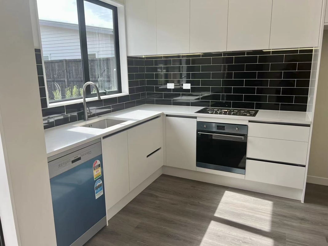 21C Lumbarda Drive, Kumeu - Carousel 1