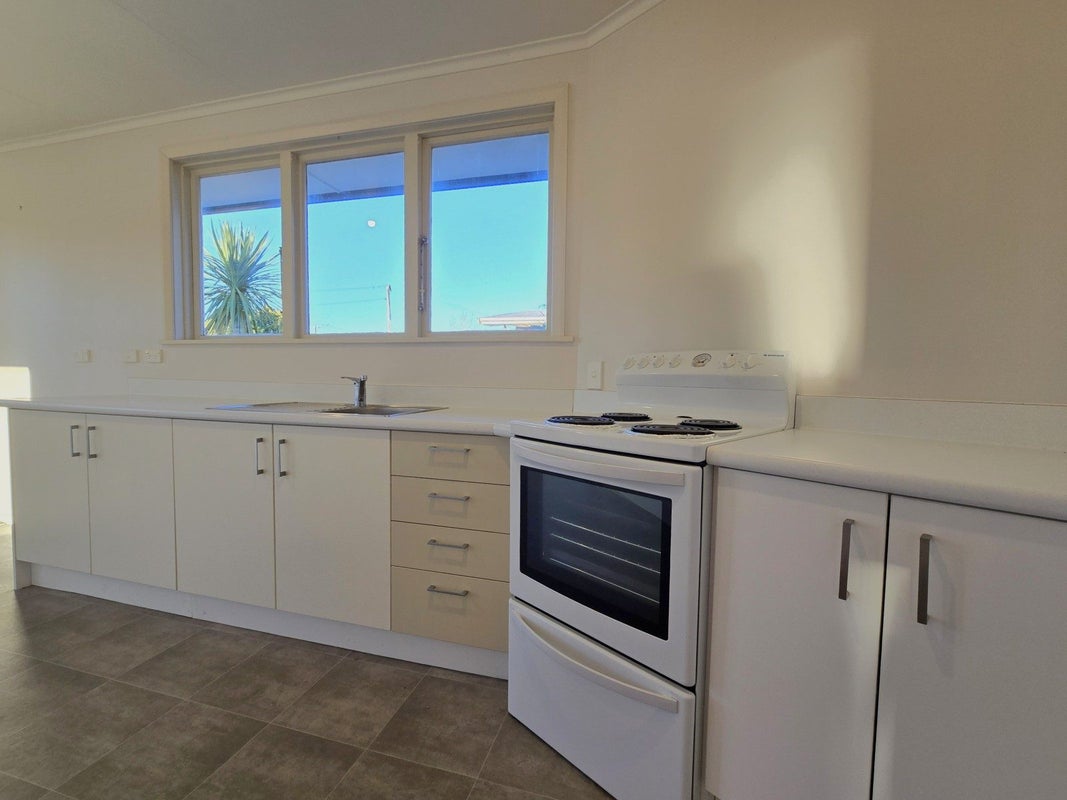 221 Park Street, Hokitika - Carousel 2