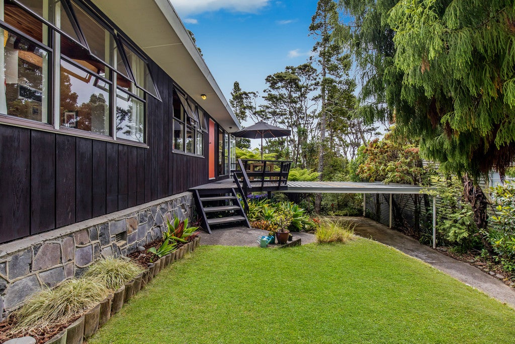 25 Kopiko Road, Titirangi, Auckland - Carousel 1