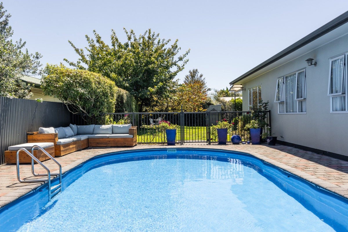 9 Devon Street, Taradale, Napier - Carousel 2