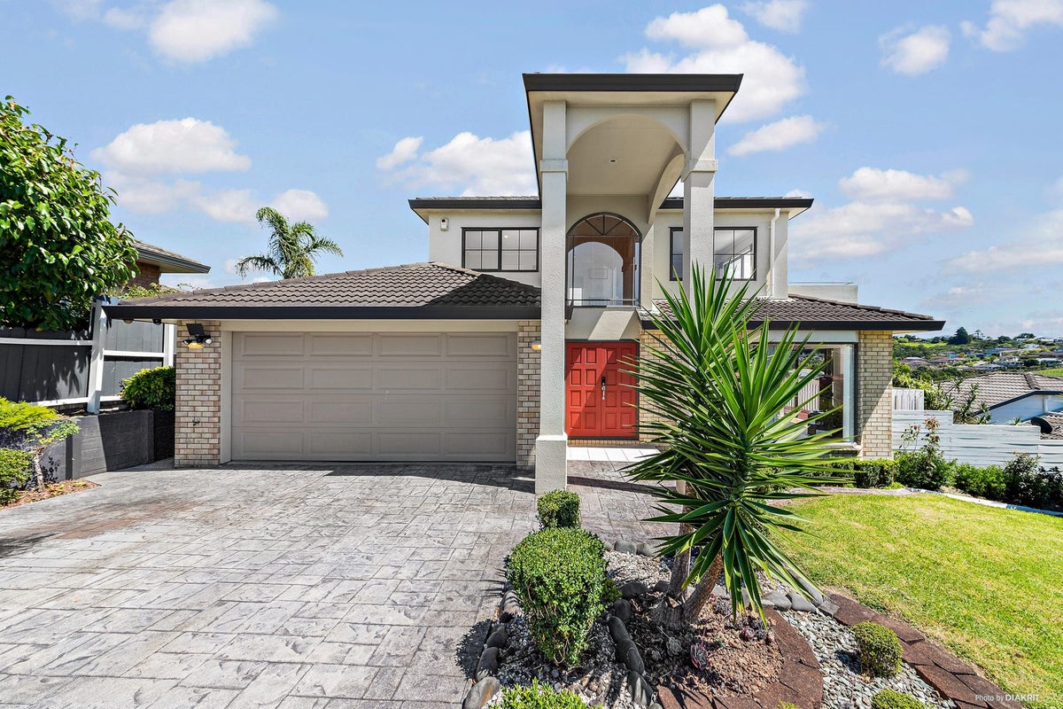 27 Fleetwood Drive, Henderson, Auckland - Carousel 1