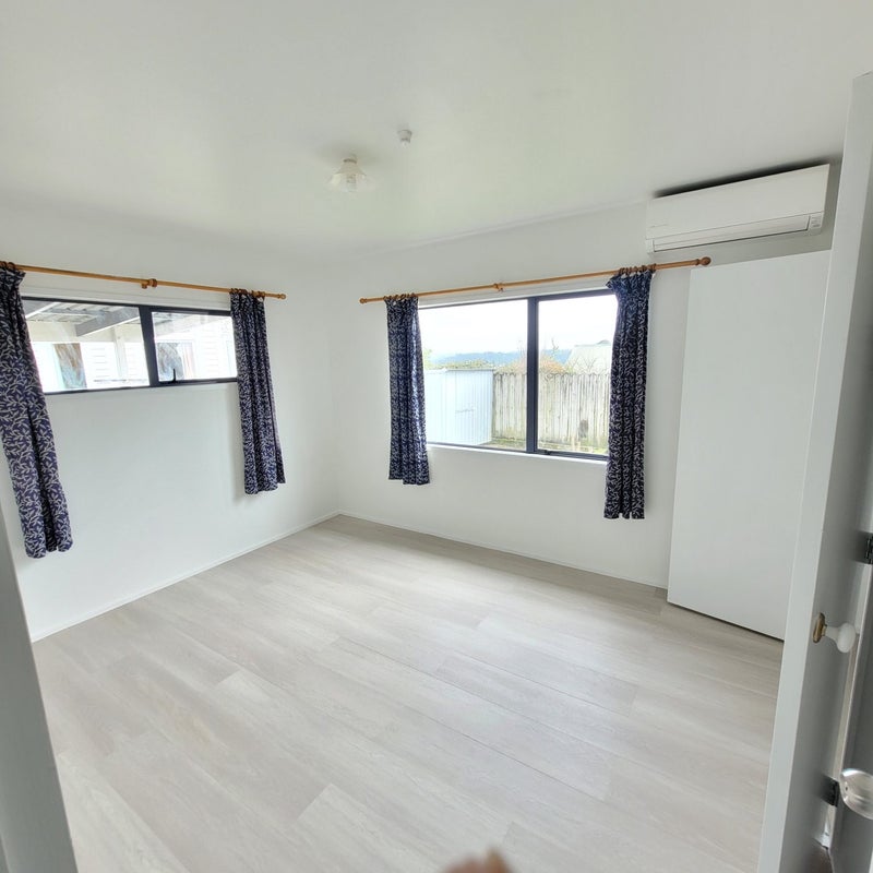 1/100 Birkdale Road, Birkdale, Auckland - Carousel 2