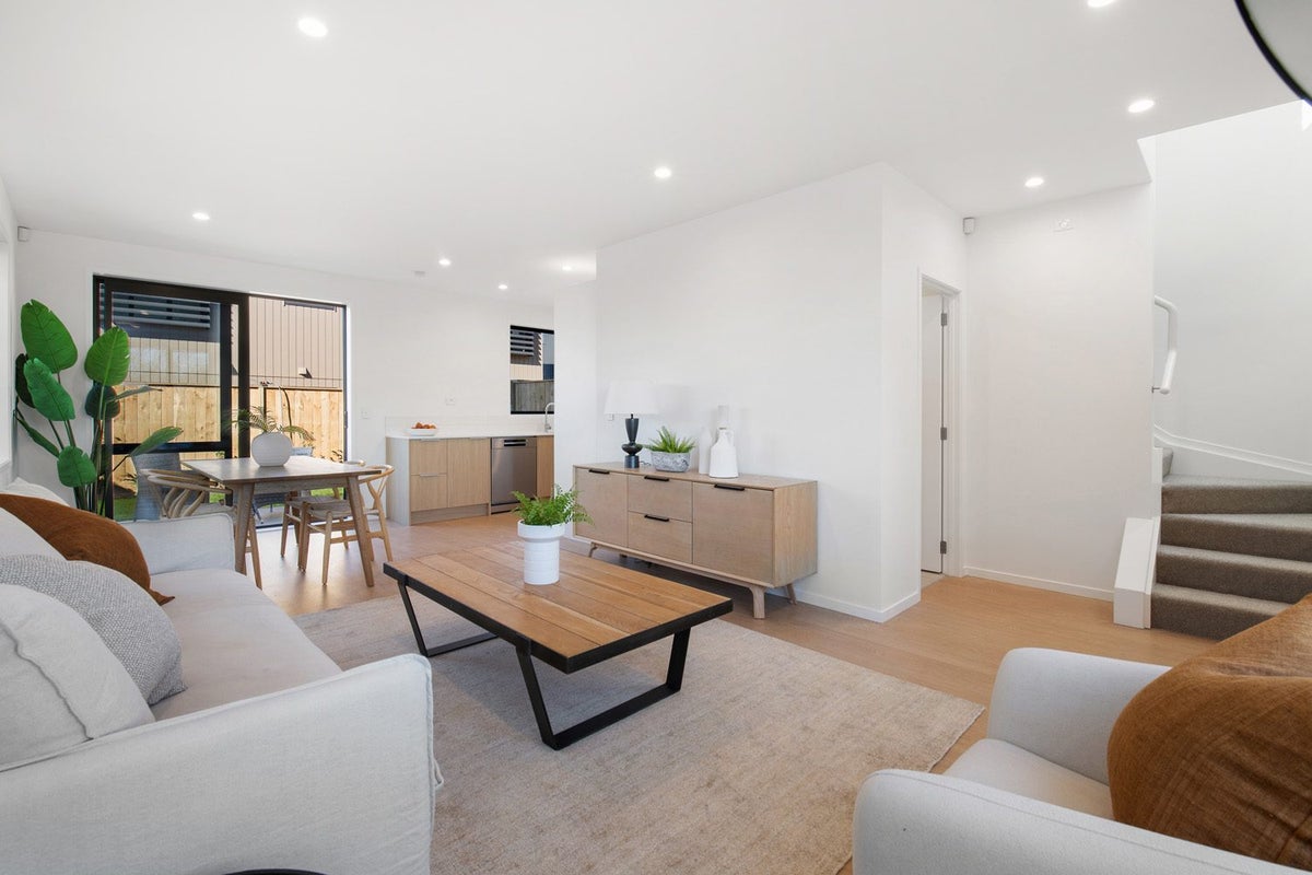 11 Huru Road, Flat Bush, Auckland - Carousel 1