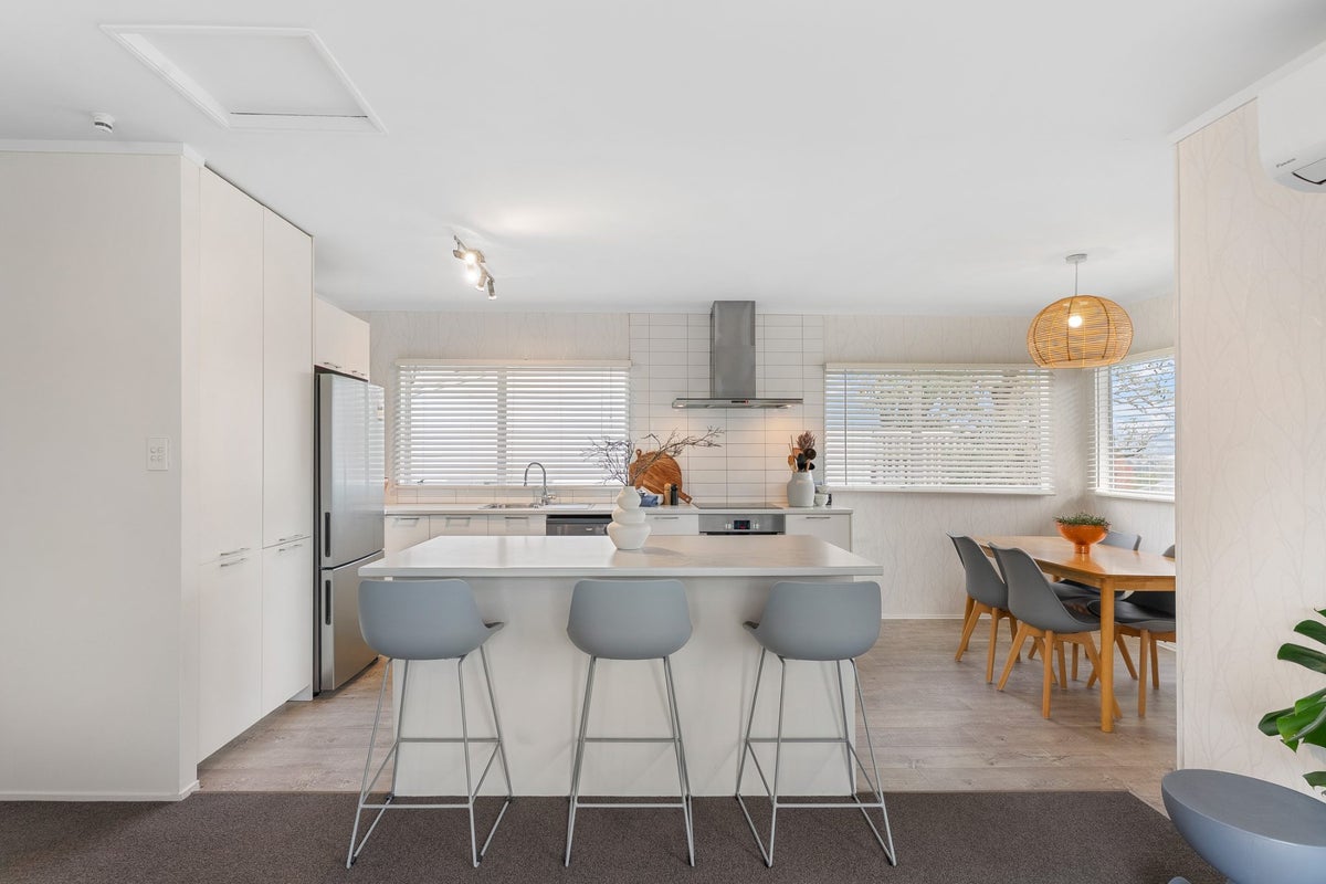2/3 Camrose Place, Glenfield, Auckland - Carousel 2