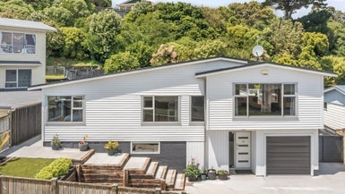 56 Gloaming Hill, Titahi Bay, Porirua - Carousel 1