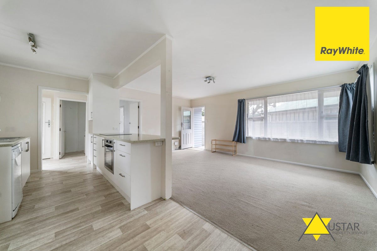 60 Cobham Crescent, Kelston, Auckland - Carousel 2