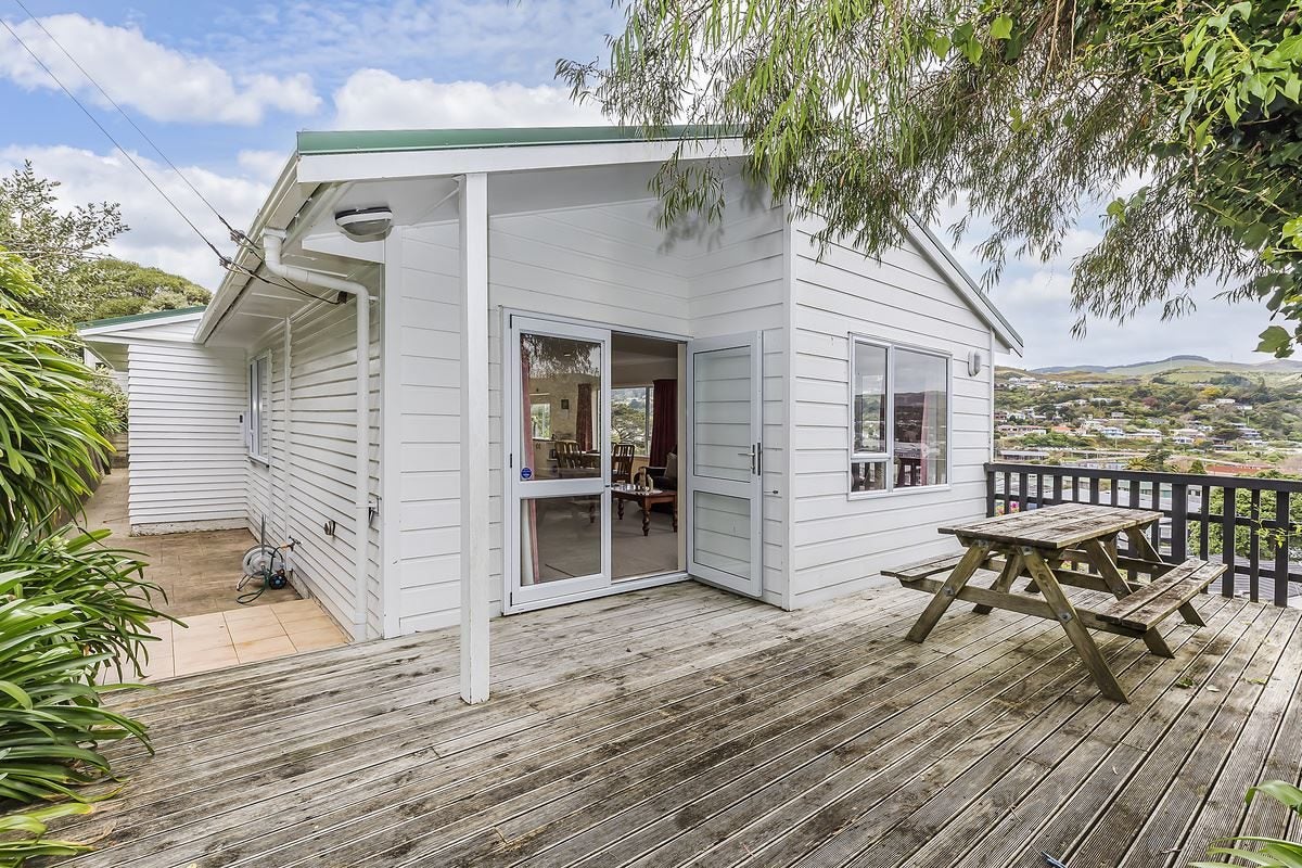 9 Hampton Hill Road, Tawa, Wellington - Carousel 1