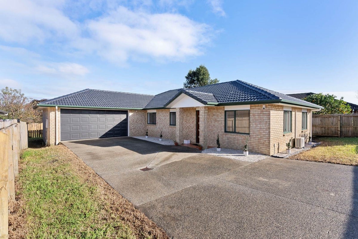 8 Carn Place, Weymouth, Auckland - Carousel 1